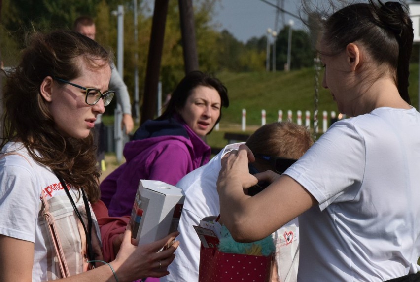 Ostrołęka. Trening biegowy dla Lenki Mazur. Akcja pomocowa na plaży miejskiej. 4.10.2020. Zdjęcia