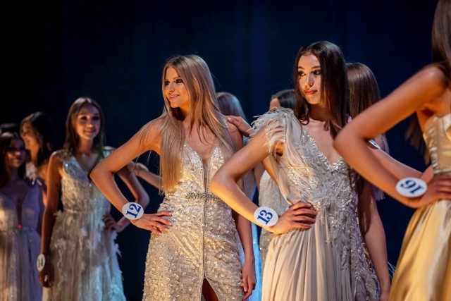 Finalistki Miss Podlasia 2022 w sukniach wieczorowych