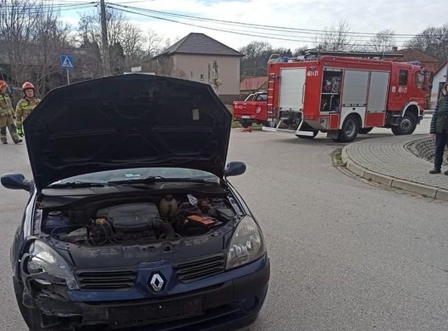 W Chrobrzu zderzyły się w środę renault i ford, którymi podróżowało łącznie sześć osób