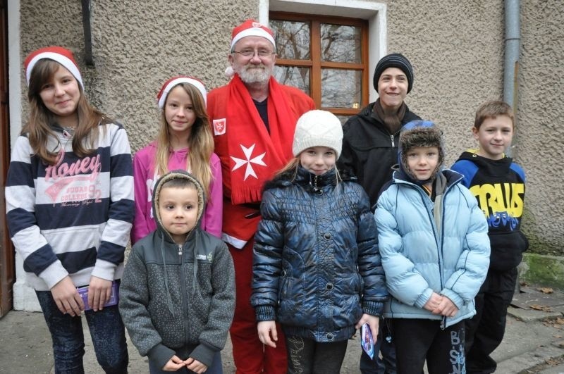 Bernhard Serwuschok przywiózł przed świętami dzieciom,...