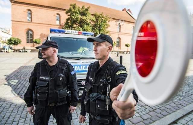 Patrol PolicjiPatrol prewencji sierżant sztabowy Bartosz Wszelaki i starszy sierżant Tomasz Wiśniewski