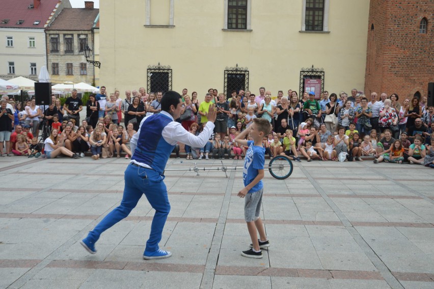 Tarnów. Pół miasta chciało mieć selfie z Mr Tartuffo (ZDJĘCIA)