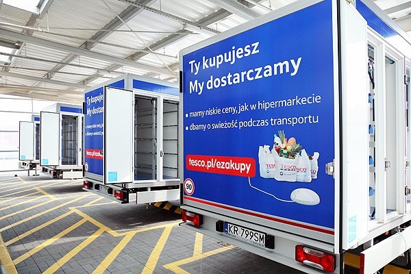 Firmy dostarczają produkty do domu klienta za opłatą, a nawet za darmo.