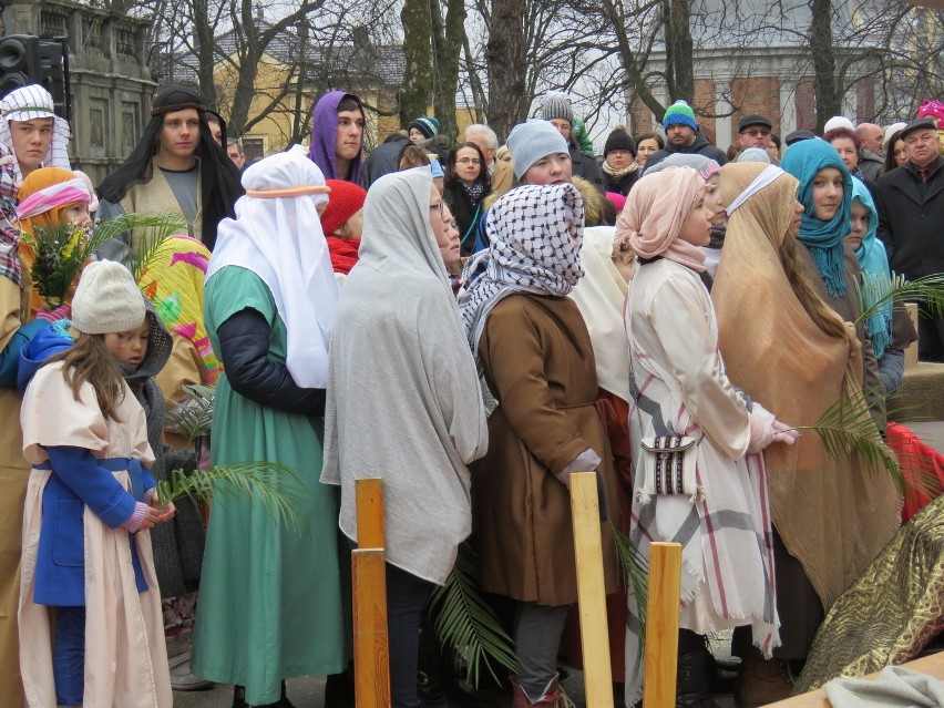 W Piekarach Śląskich rozpoczęło się dziś Misterium Męki Pańskiej [ZDJĘCIA, WIDEO]