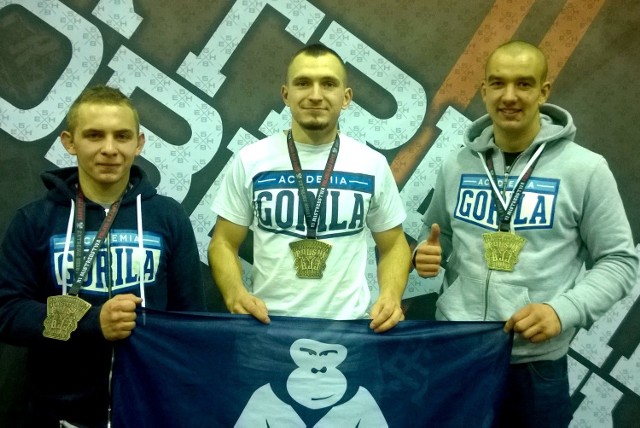 Medaliści z ostrowskiej sekcji Academia Gorila