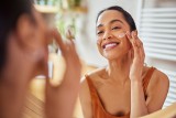 Pielęgnacja twarzy – jak o nią zadbać, nie tylko latem? Zobacz, jak rozświetlić skórę dzięki Garnier Vitamin C UV Fluid 