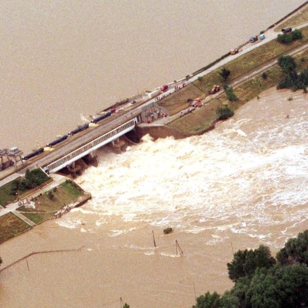 Zapora obecnie nie stanowi zagrożenia, problemy mogą się...