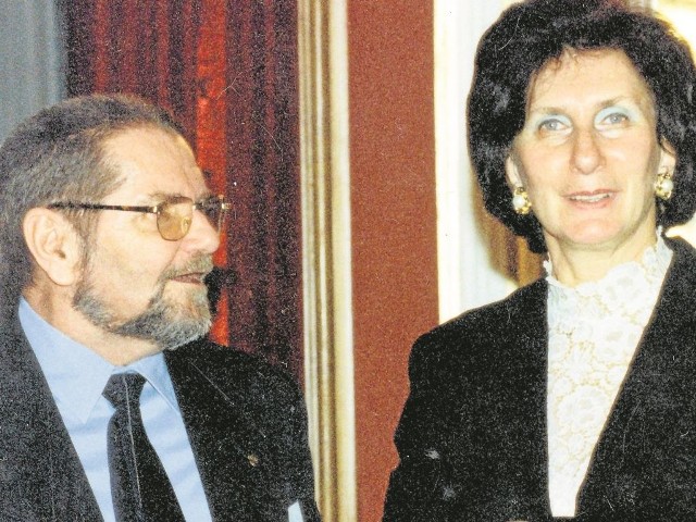Śśp. redaktor Zbigniew Urbanyi w rozmowie z  Ireną Szewińską, członkinią MKOl. podczas jubileuszowej gali sportowej "Gazety Pomorskiej"w 1998 roku