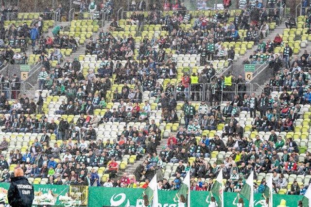 Na zdjęciu: kibice Lechii Gdańsk podczas meczu z Jagiellonią Białystok