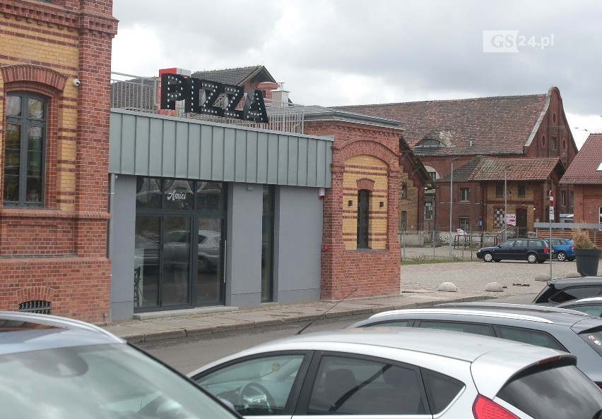 Nowa pizzeria na Łasztowni w Szczecinie i kontrowersyjny łącznik. Komentarze zainteresowanych i miejskiego konserwatora zabytków