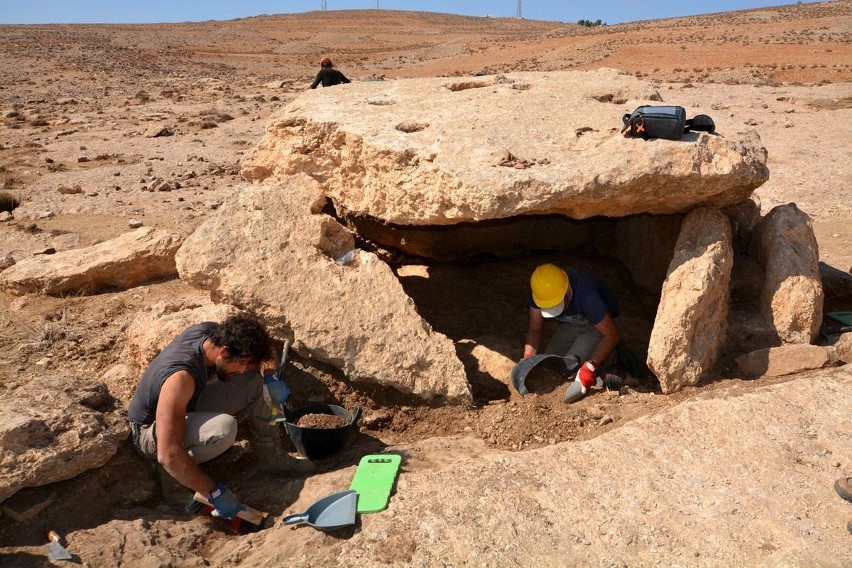 Coraz bliżej odkrycia tajemnicy budowli z wielkich głazów. Przełomowe odkrycie krakowskich archeologów w Jordanii [ZDJĘCIA]