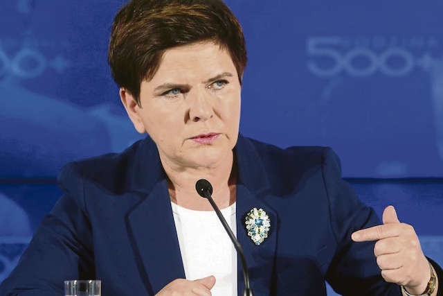 Wg projektu premier Beata Szydło miała dostać największą podwyżkę...