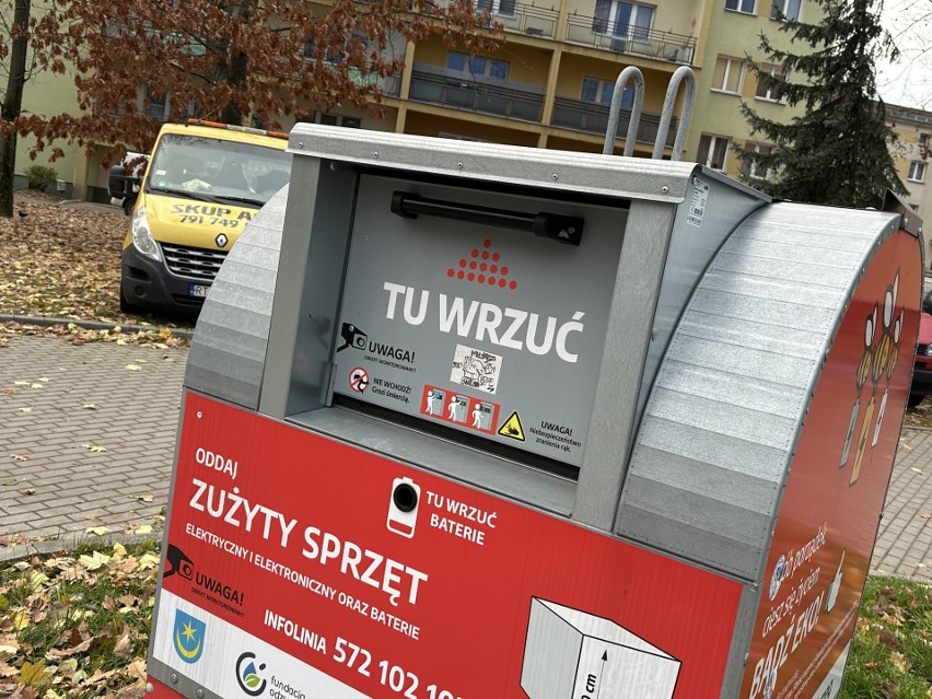 Zbiórka elektrośmieci w Tarnobrzegu. Za każdą tonę miasto otrzyma sadzonkę drzewa. Tutaj bezpłatnie oddasz zużyty sprzęt. Zdjęcia, wideo