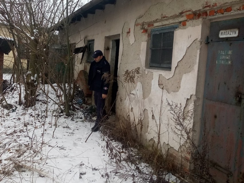 Zima trzyma! Pomagajmy samotnym i bezdomnym - apelują radziejowscy policjanci