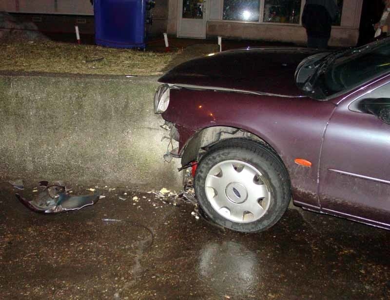 Po tym wypadku 20-letnia pasażerka forda trafiła do szpitala