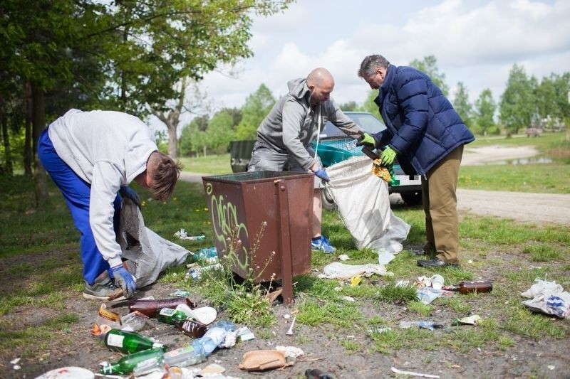 Sto kilogramów śmieci w godzinę! Sprzątaliśmy las z leśnikami