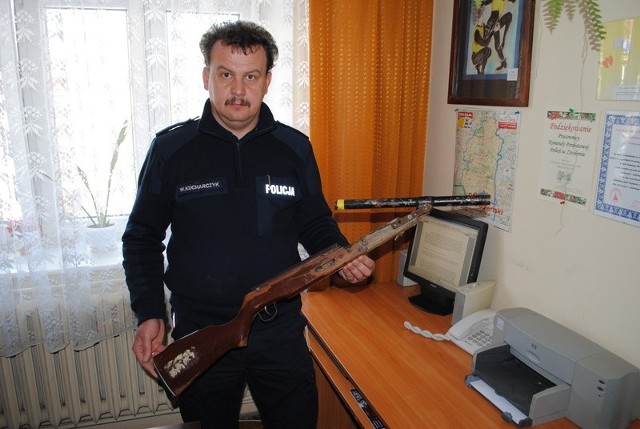 - Kłusownik strzelał z tej zrobionej przez siebie broni &#8211; mówi Waldemar Kucharczyk