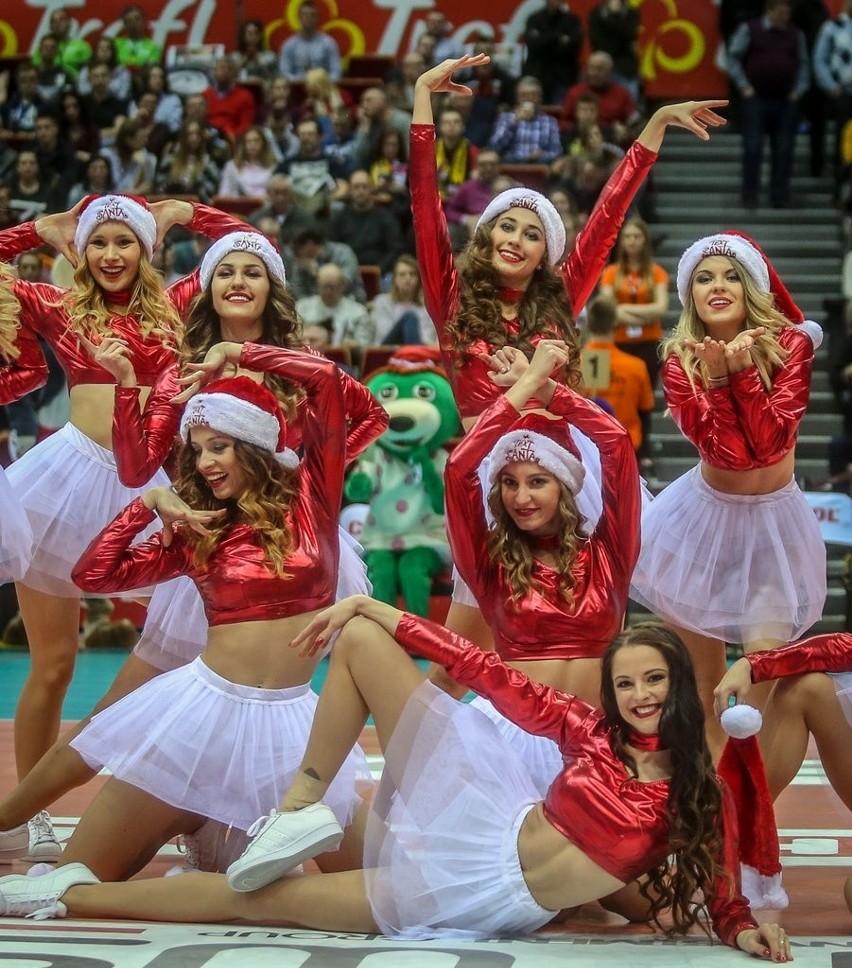 Świąteczne występy cheerleaderek w Ergo Arenie. Zobacz zdjęcia!