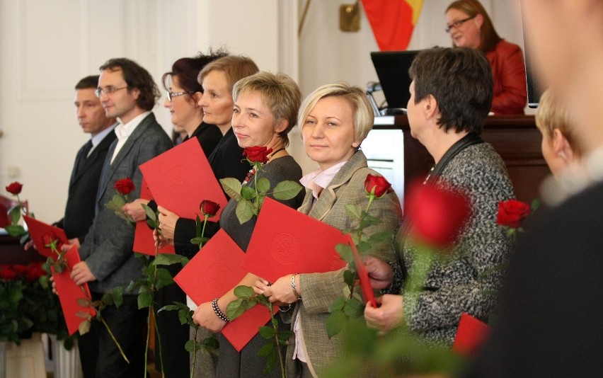 Dzień nauczyciela: prezydent Zdanowska nagrodziła łódzkich nauczycieli [LISTA, ZDJĘCIA]