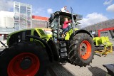 Maszyny jadą na Agrotech. Duży ruch na drogach