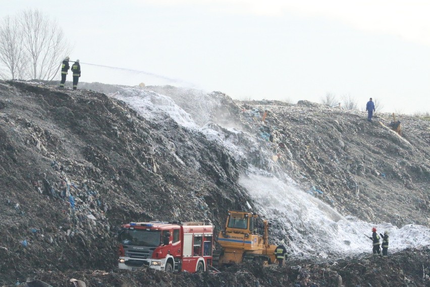 Pożar na wysypisku śmieci w Opolu.