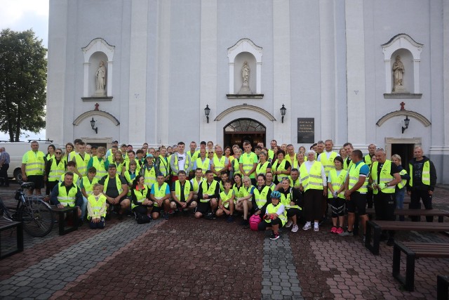 W środę 6 lipca z gminy Stara Błotnica wyruszyła rowerowa pielgrzymka na Jasną Górę. Na rozpoczęcie pątnicy uczestniczyli w mszy odprawionej w sanktuarium Matki Bożej Pocieszenia.