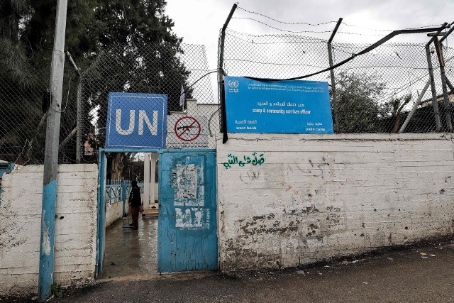 Zawieszenie finansowania agencji ONZ ds. uchodźców w Strefie Gazy przez szereg państw nastąpiło po doniesieniach, że 12 jej pracowników wzięło udział w ataku Hamasu na Izrael 7 października