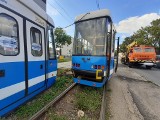 Na Księżu Małym wykoleił się tramwaj. Wagony pojechały po sąsiednich torach