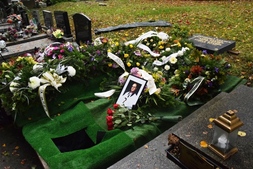 Bp Jan Szarek został pochowany na cmentarzu ewangelickim w...