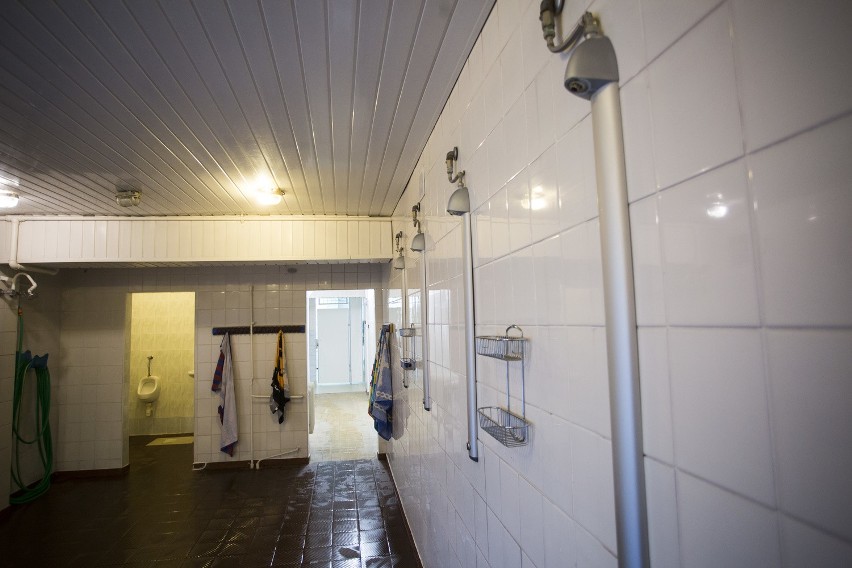 13 pryszniców przy basenie na ul. Francesco Nullo będzie...