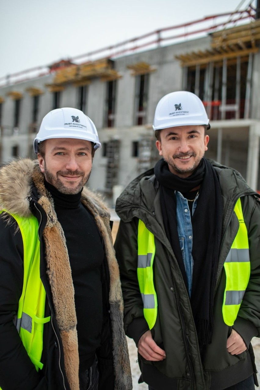 Słynny duet projektantów Paprocki & Brzozowski na budowie najwyższego budynku w Kielcach. Zobaczcie zdjęcia