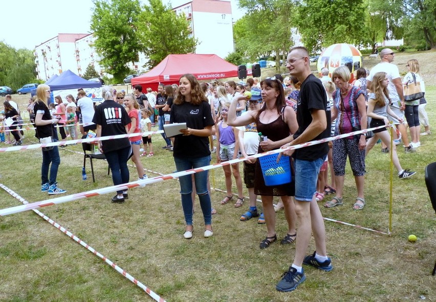 Na boisku "Marianki" w Świeciu w sobotę odbyła się Sportowa...