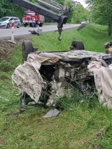 Śmiertelny wypadek na DK11 w Murzynówku w powiecie średzkim. Zginęła jedna osoba, a druga jest ranna [ZDJĘCIA]