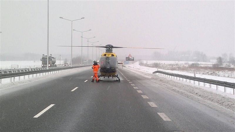 Tir wpadł do rowu. Dwie osoby ranne.