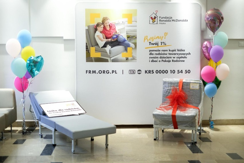 Fundacja Ronalda McDonalda przekazała UDSK łóżka i materace. Posłużą rodzicom małych pacjentów (zdjęcia)