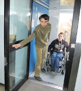W integracyjnej szkole w Szczecinku uruchomiono windę dla niepełnosprawnych uczniów