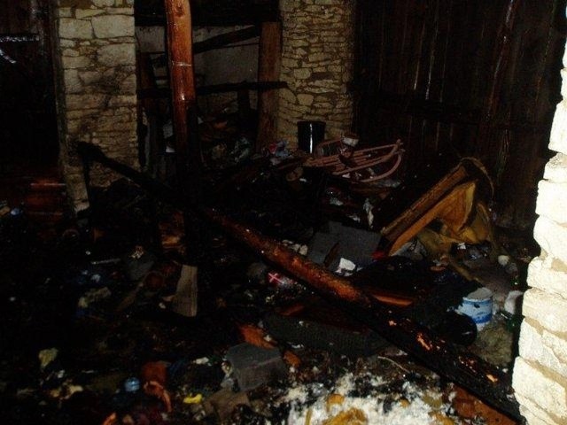 W drewnianym budynku, który płonął w Busku w piątkowy wieczór.
