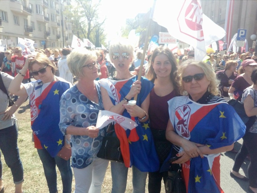 Związkowcy z ZNP protestowali przeciwko niskim płacom w...