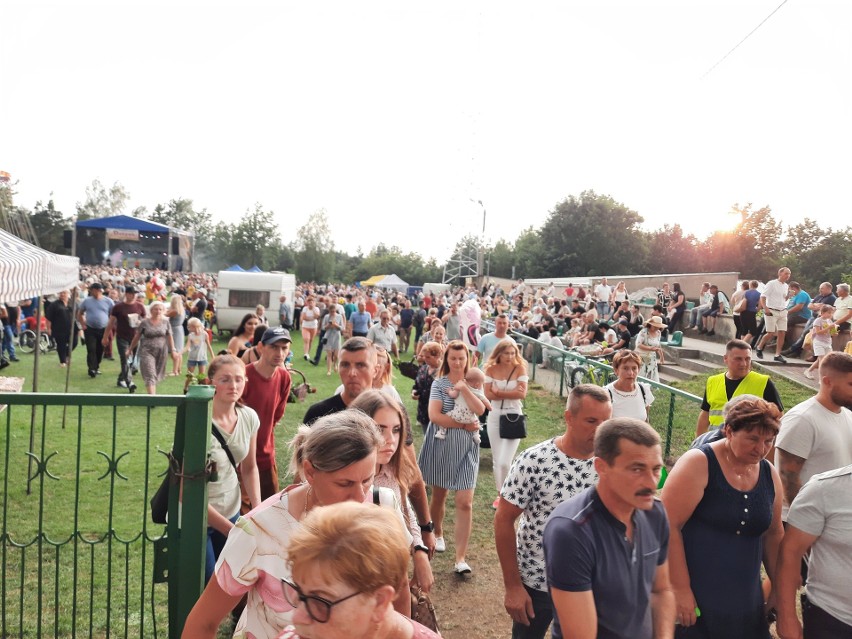 Tysiące ludzi bawiło się na Dożynkach Powiatowo – Gminnych w Gielniowie. Tradycyjne obrzędy i dużo atrakcji