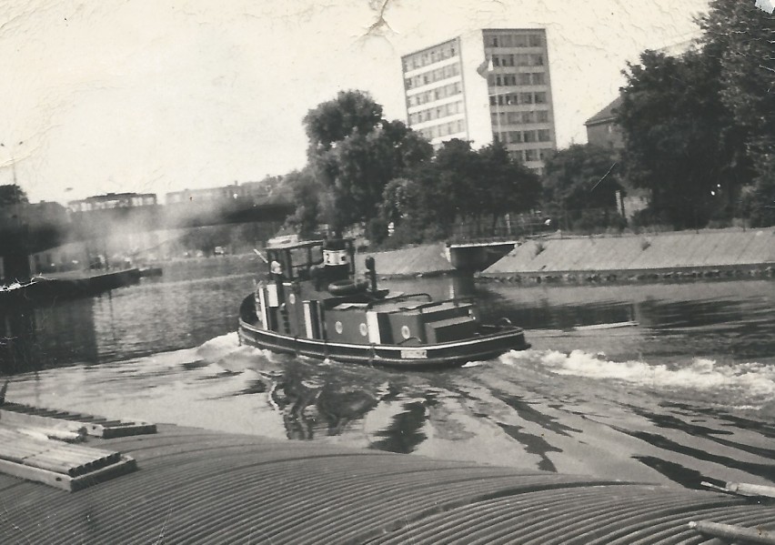 Oto "Certa" poniżej mostu Bernardyńskiego - 1972 rok
