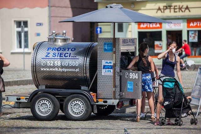 O walorach smakowych wody bydgoskiej można przekonać się, kosztując jej na Starym Rynku, gdzie latem zawsze stoi cysterna MWiK oraz w jednym z ulicznych poidełek. Najlepiej smakuje schłodzona z cytryną.