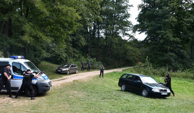 Na plaży Szelment było bardzo gorąco. Wpływ na to miała nie tylko wysoka temperatura, ale również pościg za przestępcami.