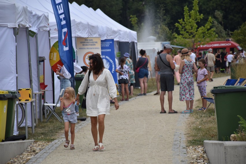 Nie zabrakło także foodtracków z hamburgerami, lodami,...