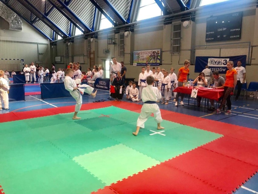 III Turniej w karate tradycyjnym z Okazji Dnia Dziecka w Rzeszowie. Piękny pokaz w wykonaniu dzieci niepełnosprawnych