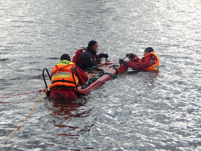 Strażacy z Lipska i Solca nad Wisłą ćwiczyli ratownictwo wodne.