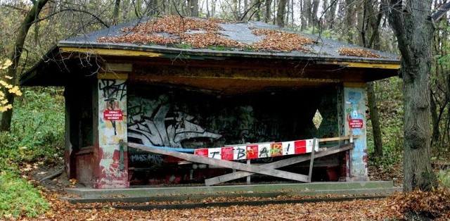 Wiatę, do której niegdyś dojeżdżało się tramwajem ciągniętym przez konie, po trzech latach walki, udało się uratować.