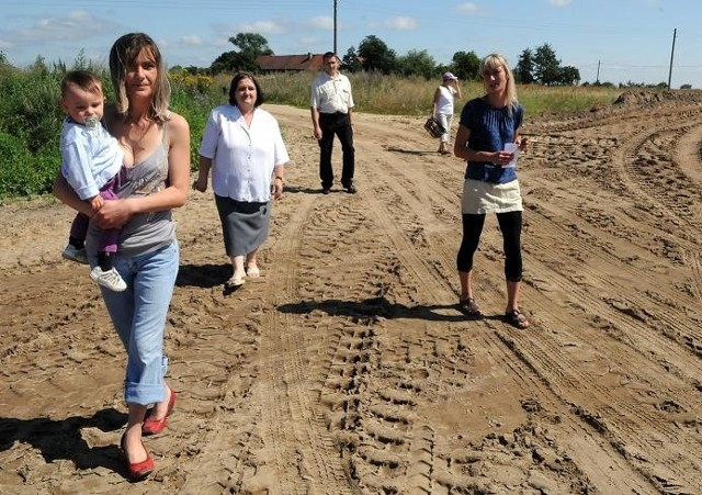 Kiedy popada to ta droga robi się jednym wielkim błotem