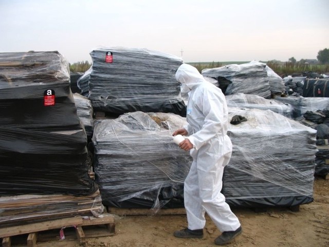 Azbest z powiatu świeckiego trafia na składowisko w Małociechowie.