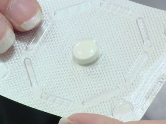Antykoncepcja awaryjna, czyli tzw. pigułka "dzień po" powinna być dostępna w aptekach od połowy kwietnia.