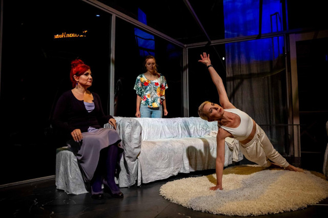 "Posprzątane" - premiera w Teatrze Dramatycznym. Przyjdź w sobotę i zobacz spektakl pełen emocji. Będzie o kobiecości, miłości i śmierci